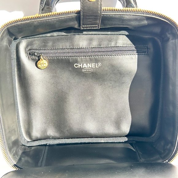 Chanel Timeless Zip Around Vanity Shoulder Bag - Picture 9 of 16